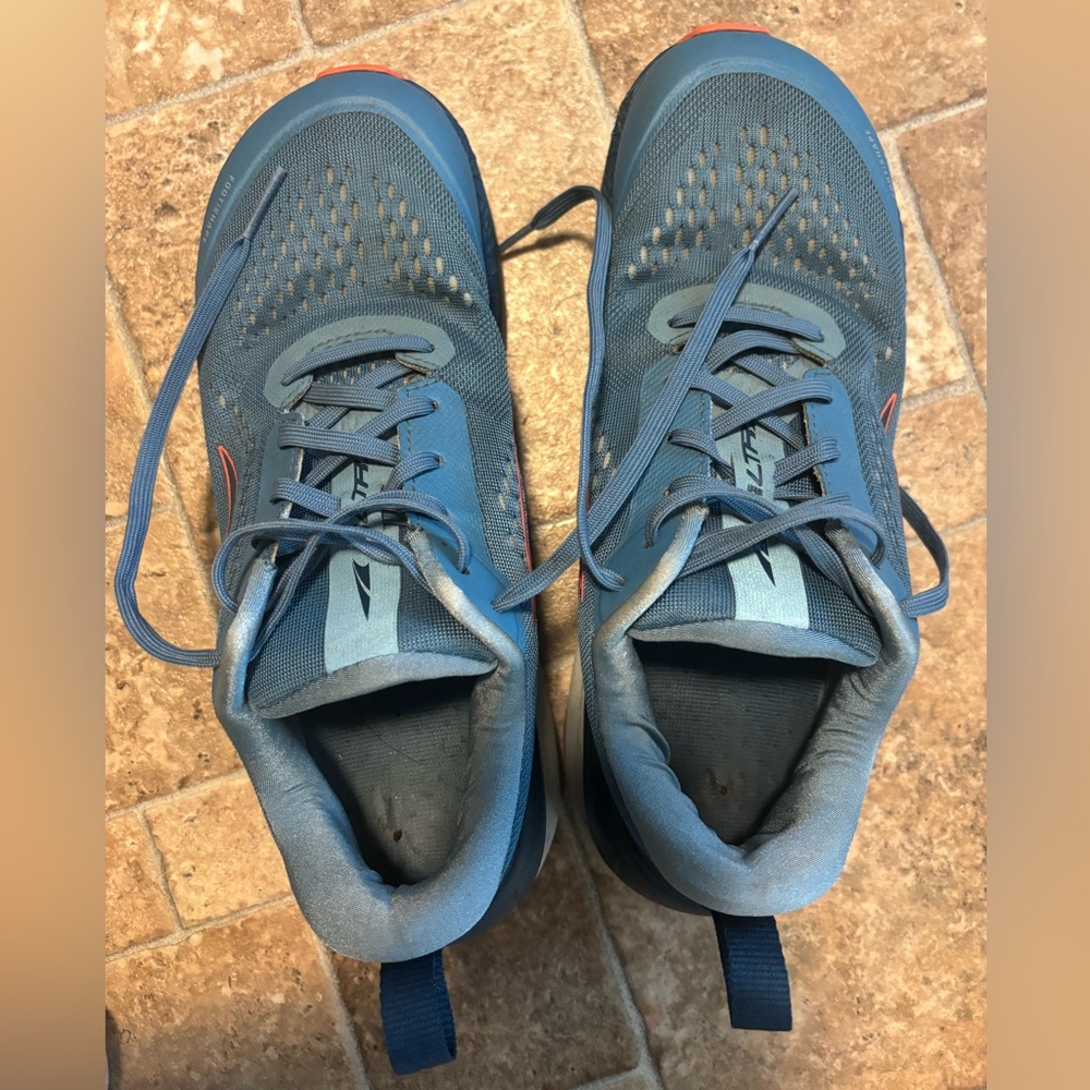 Altra Paradigm 5